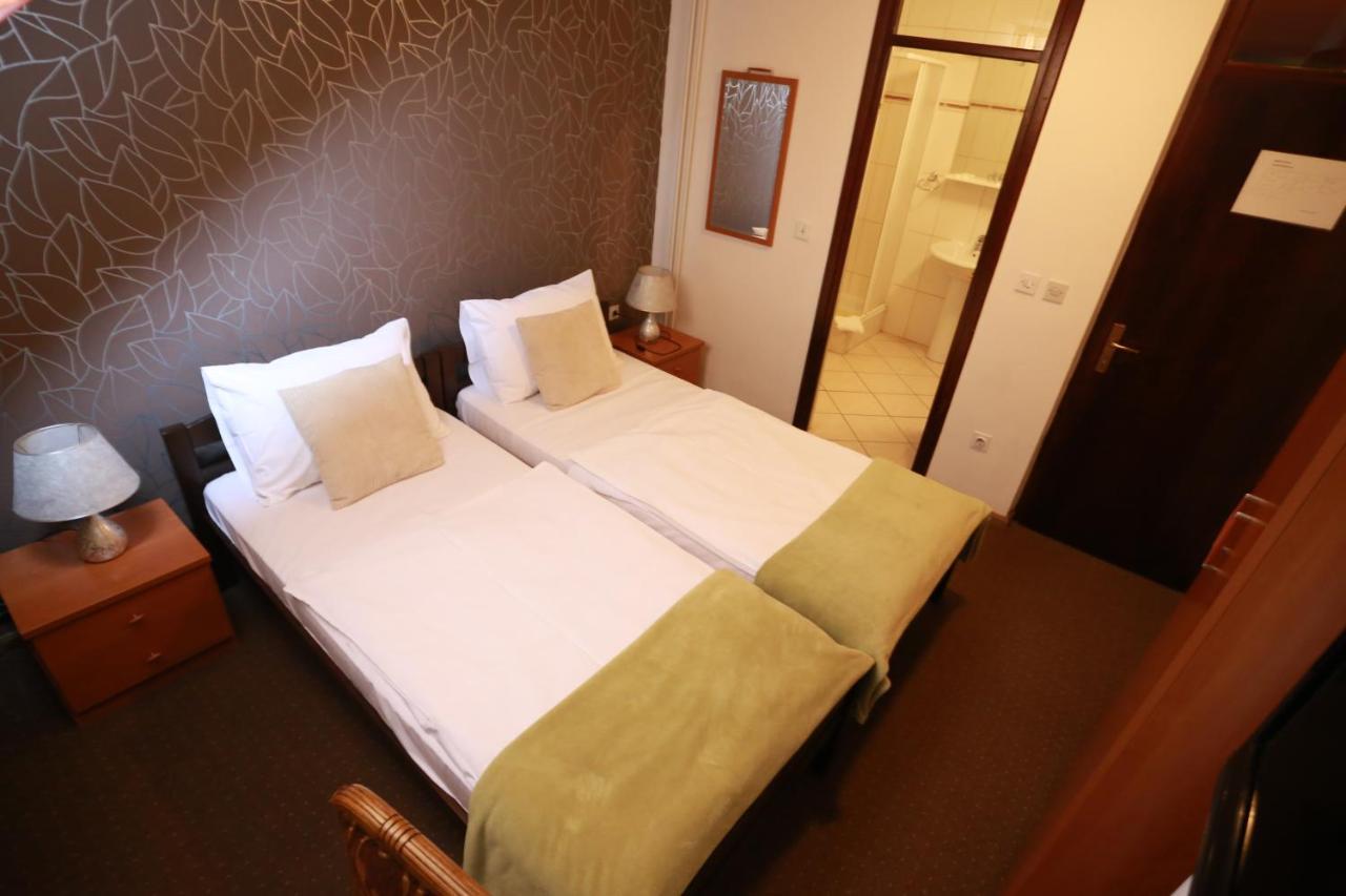 오시예크 Rustika Sobe B&B 외부 사진