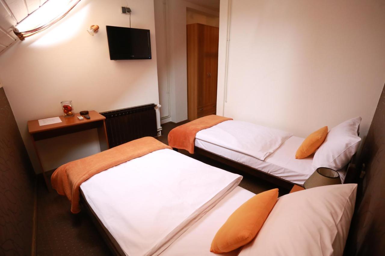 오시예크 Rustika Sobe B&B 외부 사진