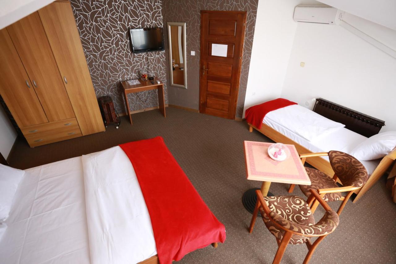 오시예크 Rustika Sobe B&B 외부 사진